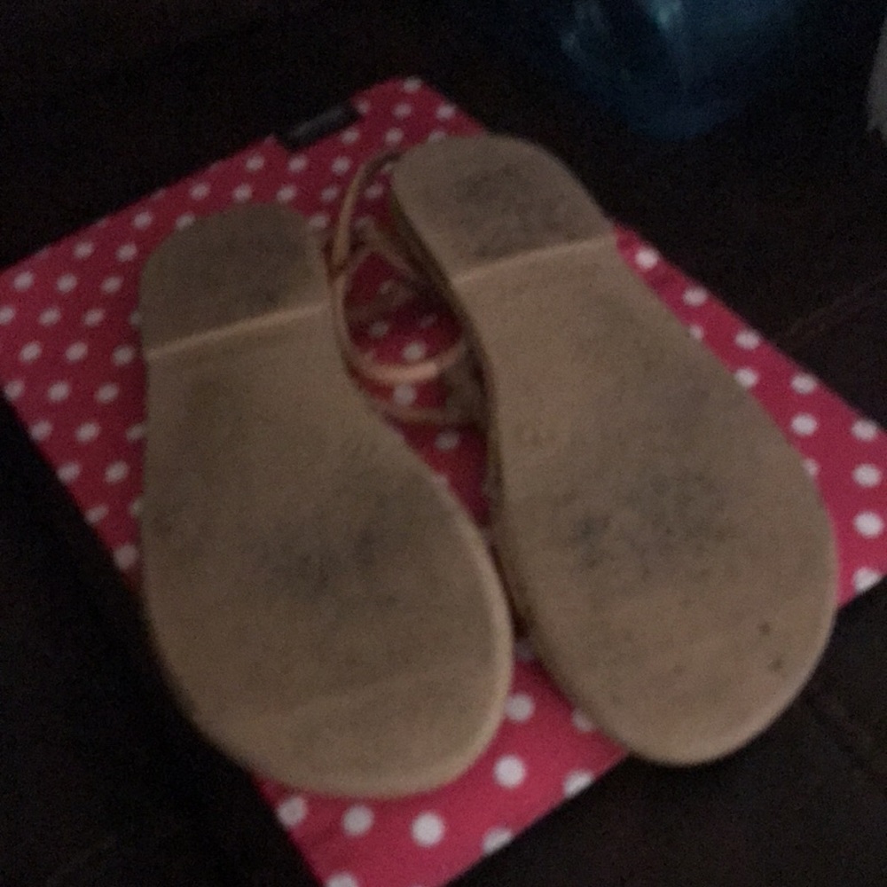 Old Navy T-strap sandals - Picture 3 of 3